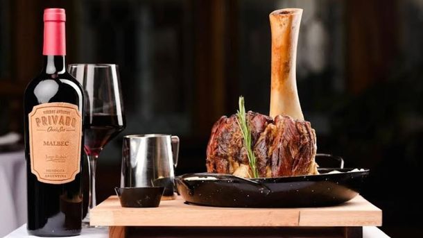 Los reyes del osobuco: los dos bodegones de Buenos Aires donde sirven porciones de 2,5 kilos y cocción lenta