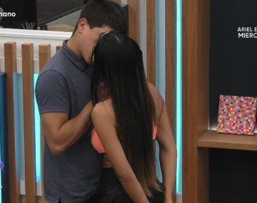 Muy apasionados: Thiago y Daniela se dieron su primer beso en Gran Hermano