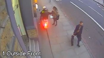 video: una moto robo dos celulares en menos de 50 metros video: una moto robo dos celulares en menos de 50 metros