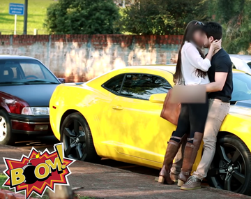 Simula ser dueño de un auto deportivo para seducir mujeres