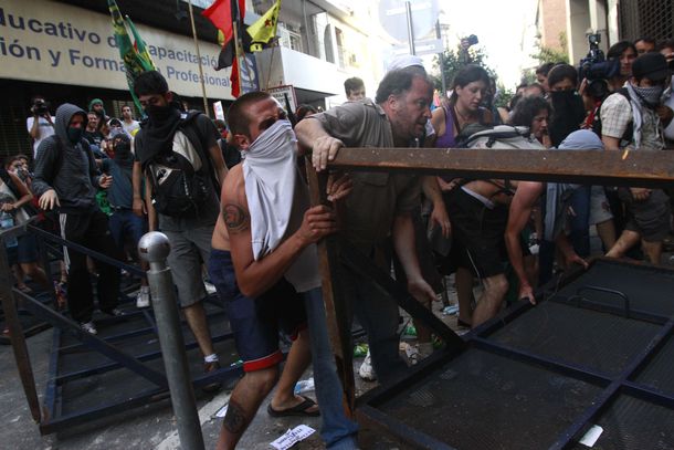 Incidentes en la Casa de Tucumán en el centro porteño