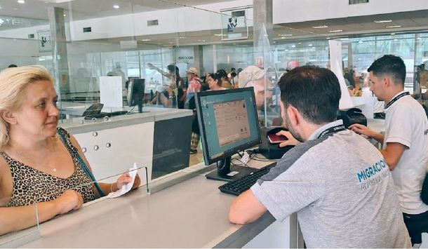 Argentina restableció los controles migratorios en Uruguay para agilizar la llegada de turistas