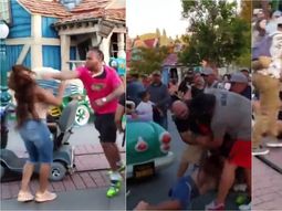 VIDEO: Brutal batalla campal de una familia en pleno Disney
