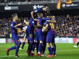 Un compañero de Messi, furioso porque lo borraron de la foto del Barcelona campeón