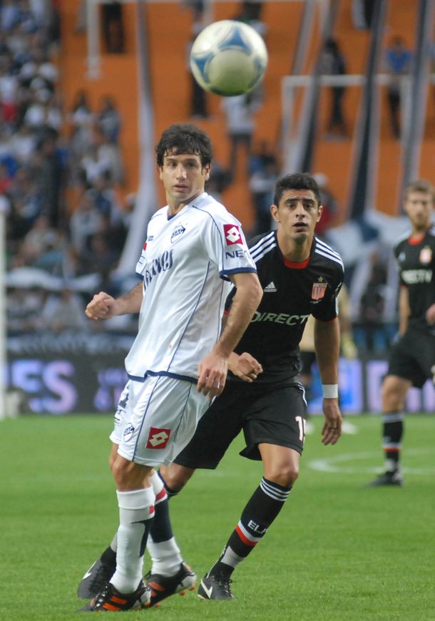 Estudiantes ganó en la última jugada y hundió a Quilmes