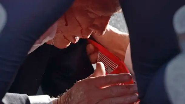 El expresidente Donald Trump fue herido en la oreja derecha durante un acto de campaña.