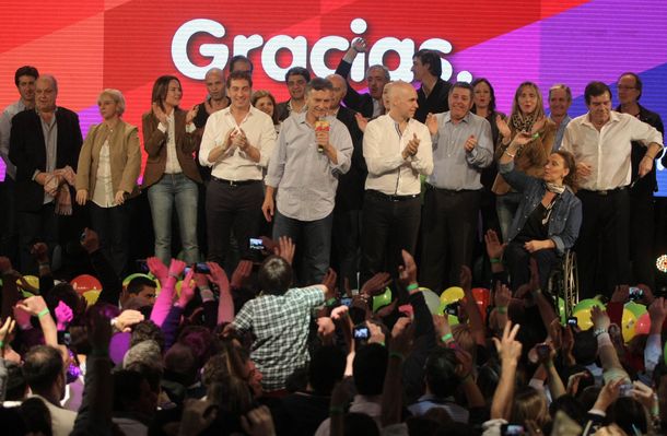 Entre globos y cumbia, la intimidad del Bunker Pro