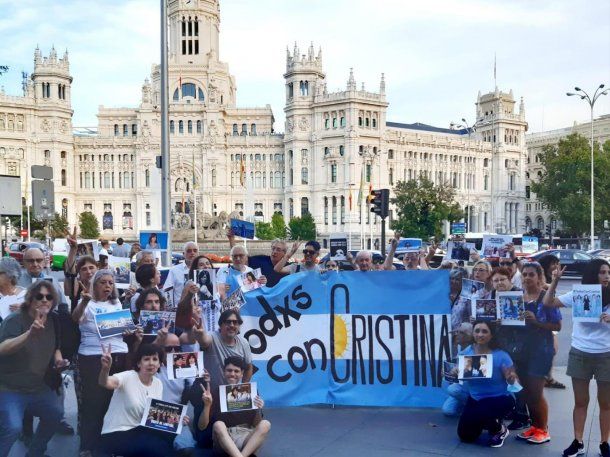 Argentinos en Europa marcharon en apoyo a Cristina Kirchner