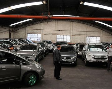 El Gobierno negó que el impuesto interno afectó los precios en los autos de lujo