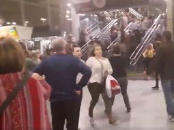 ariana grande: desesperante huida del publico que asistio al show en el manchester arena ariana grande: desesperante huida del publico que asistio al show en el manchester arena