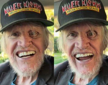 El bizarro video que muestra a una estrella de Hollywood haciendo un regalo de Navidad