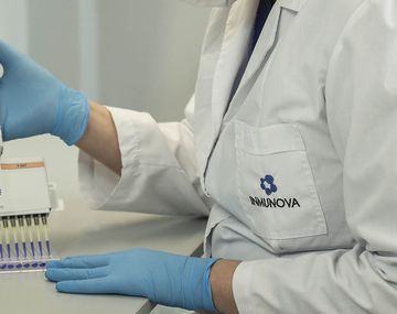 Las diferencias entre la vacuna de Oxford y la de Rusia