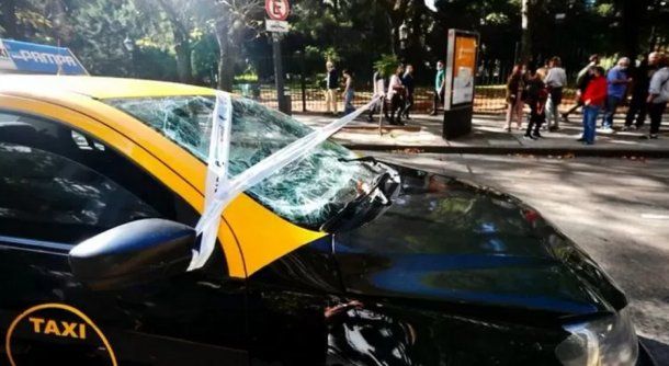 Taxista atropelló a tres mujeres tras sufrir ACV al volante