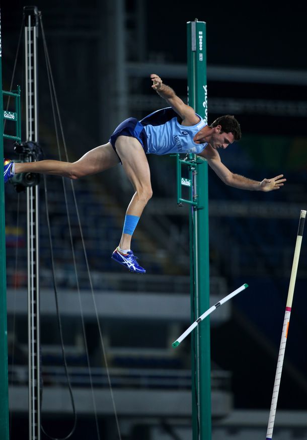 El broche de oro de un sábado histórico: Chiaraviglio finalista en salto con garrocha