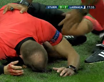 Le cortaron la frente a un juez de línea