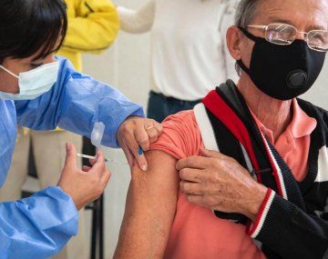 COVID-19: quiénes y cuándo deben volver a vacunarse