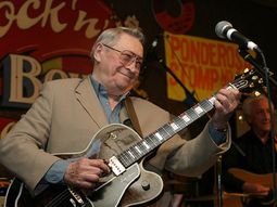 Falleció Scotty Moore, guitarrista de Elvis Presley