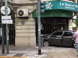 un auto se incrusto en un bar en la zona de recoleta un auto se incrusto en un bar en la zona de recoleta