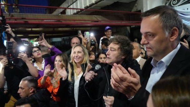 Javier Milei acompañó a Manuel Adorni en un acto en Villa Lugano
