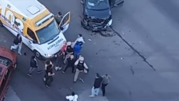 video: fue a prestar auxilio tras un choque y termino recibiendo una brutal golpiza video: fue a prestar auxilio tras un choque y termino recibiendo una brutal golpiza