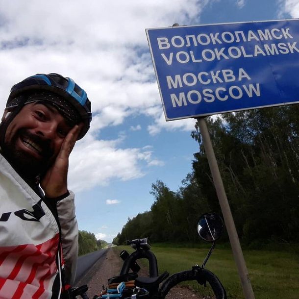 Lucas Ledesma llegó en bici a Rusia - Crédito: Facebook&nbsp;Todo a pedal