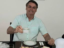 Jair Bolsonaro con coronavirus y desayunando:&nbsp;Con la gracia de Dios vivir&eacute; por mucho tiempo, asegur&oacute;