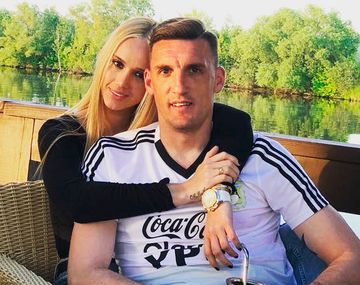 Daniela visitó a Armani en la concentración