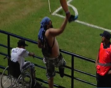 En el sector para personas con capacides diferentes del Centenario este hincha dio la nota