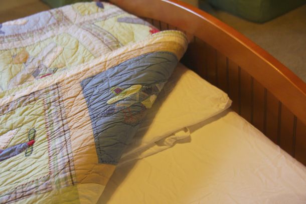 Intensa búsqueda de un nene, que estaba dormido debajo de su cama