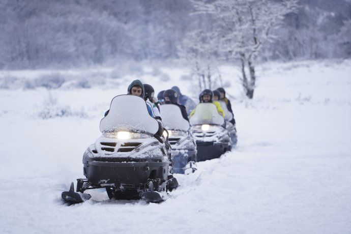 Los tours en la nieve de Usuhaia garantizan diversión para todas las edades.