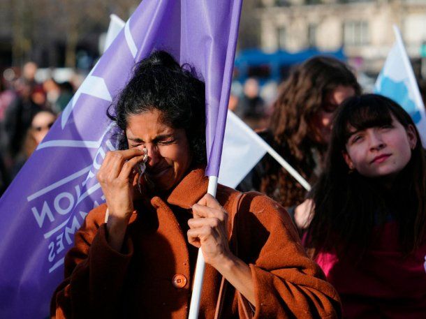 Histórica votación: el aborto es un derecho constitucional en Francia