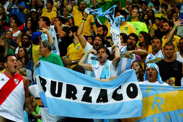 VIDEO: Impactante festejo de los hinchas argentinos tras la hazaña del básquet ante Brasil