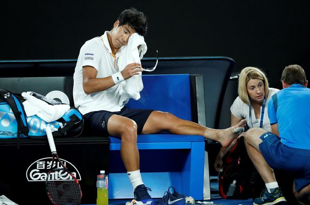 El surcoreano no pudo con su físico y tuvo que abandonar