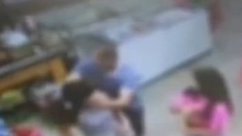 video: asi fue el ataque del dueno de un supermercado chino a dos nenas video: asi fue el ataque del dueno de un supermercado chino a dos nenas