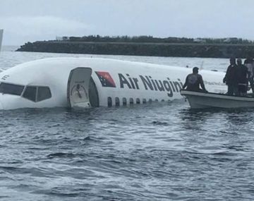 Un avión de Air Niugini estaba despegando y terminó en una laguna de Micronesia