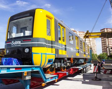 Llegaron los diez nuevos coches para la línea A