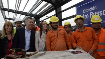 Macri justificó el tarifazo y pidió solidaridad a los empresarios con el bono de fin de año. Macri justificó el tarifazo y pidió solidaridad a los empresarios con el bono de fin de año.