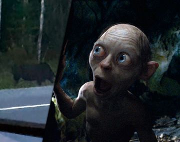 ¿Es Gollum?: filman a una extraña criatura acechando a un alce en un bosque