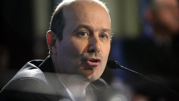 tal vez no haga falta devaluar, corrige sturzenegger tal vez no haga falta devaluar, corrige sturzenegger