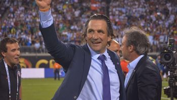 video el unico argentino contento: juan antonio pizzi, el tecnico de chile video el unico argentino contento: juan antonio pizzi, el tecnico de chile