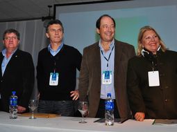 ¿macri, a las paso con sanz y carrio? ¿macri, a las paso con sanz y carrio?