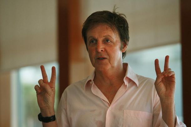 Sir Paul pidió que liberen un elefante encadenado en la India