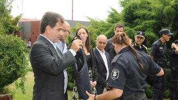 vidal y ritondo entregaron chalecos antibalas a policias de lanus vidal y ritondo entregaron chalecos antibalas a policias de lanus