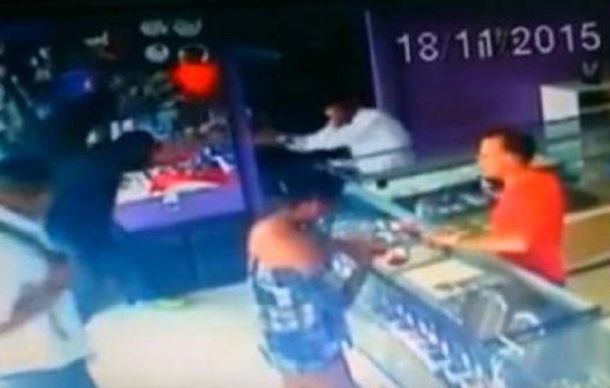 Entró a robar a una joyería, pero todo salió mal: se encontró con un seguridad