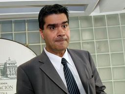 Escándalo en Chaco por libro de poesía porno