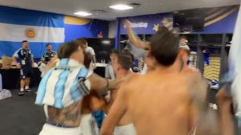 asi fue el descontrolado festejo de la seleccion en el vestuario tras la epica remontada ante egipto asi fue el descontrolado festejo de la seleccion en el vestuario tras la epica remontada ante egipto