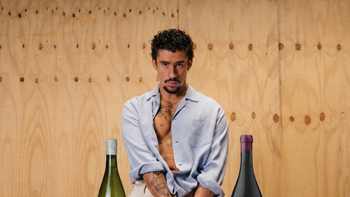 Bad Bunny se llevó dos vinos Bad Bunny se llevó dos vinos