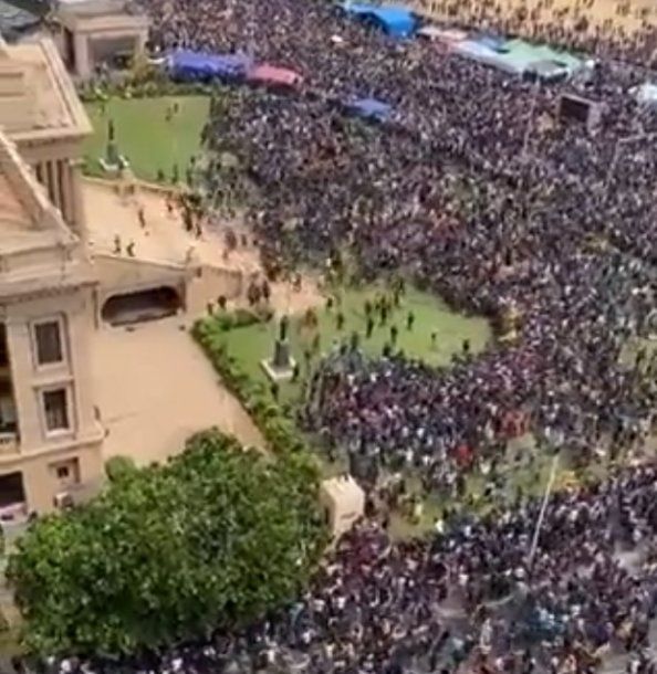 Así entraron manifestantes a la residencia del presidente de Sri Lanka: piden su renuncia