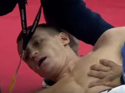 El ruso, completamente mareado tras el nocaut El ruso, completamente mareado tras el nocaut