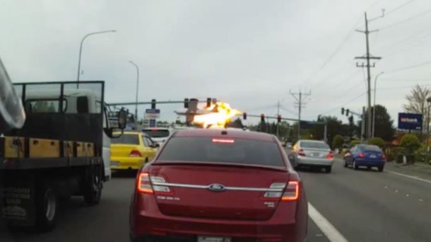 Una avioneta se estrelló en una autopista de Estados Unidos